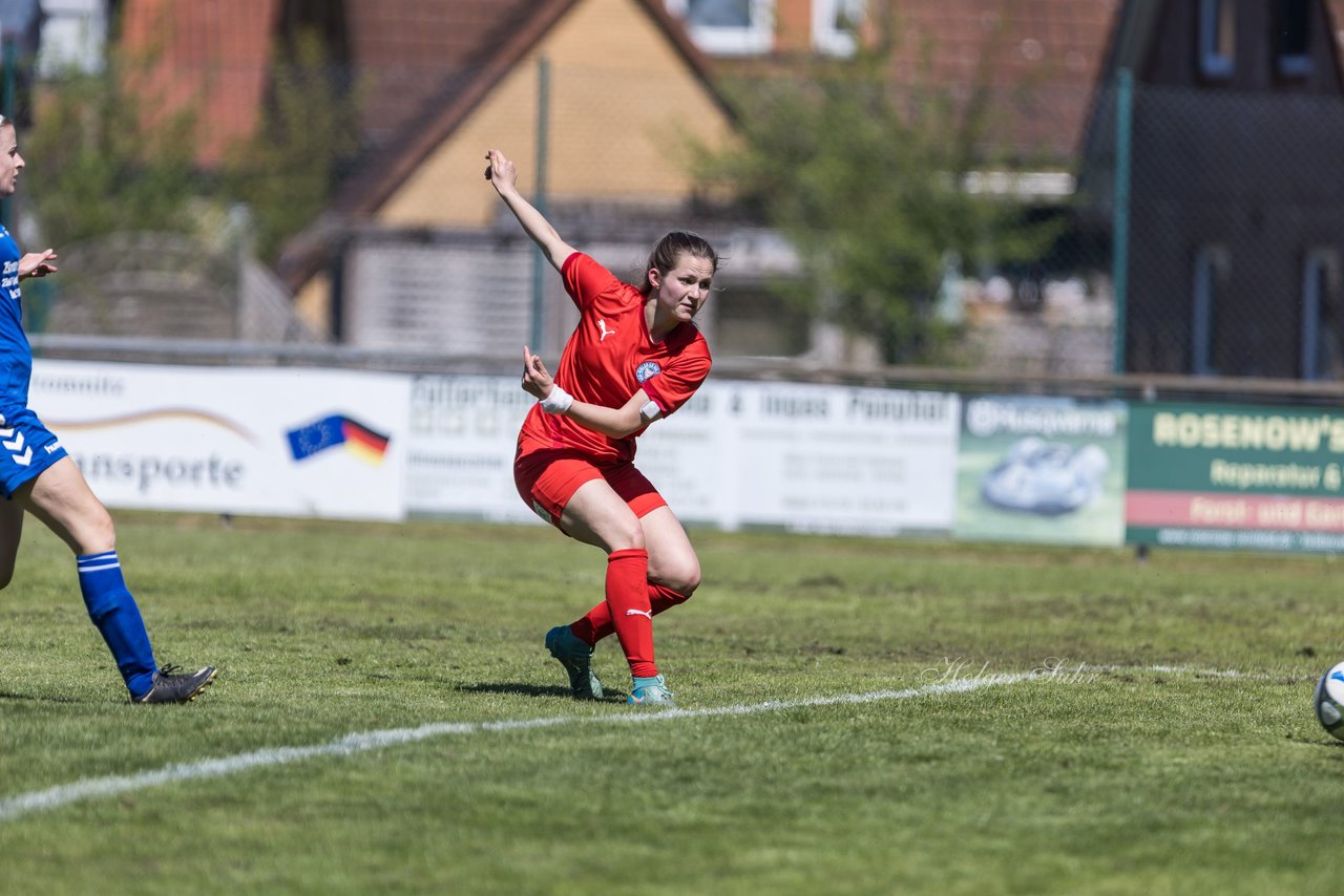 Bild 226 - F TSV Zarpen - Holstein Kiel II : Ergebnis: 2:6